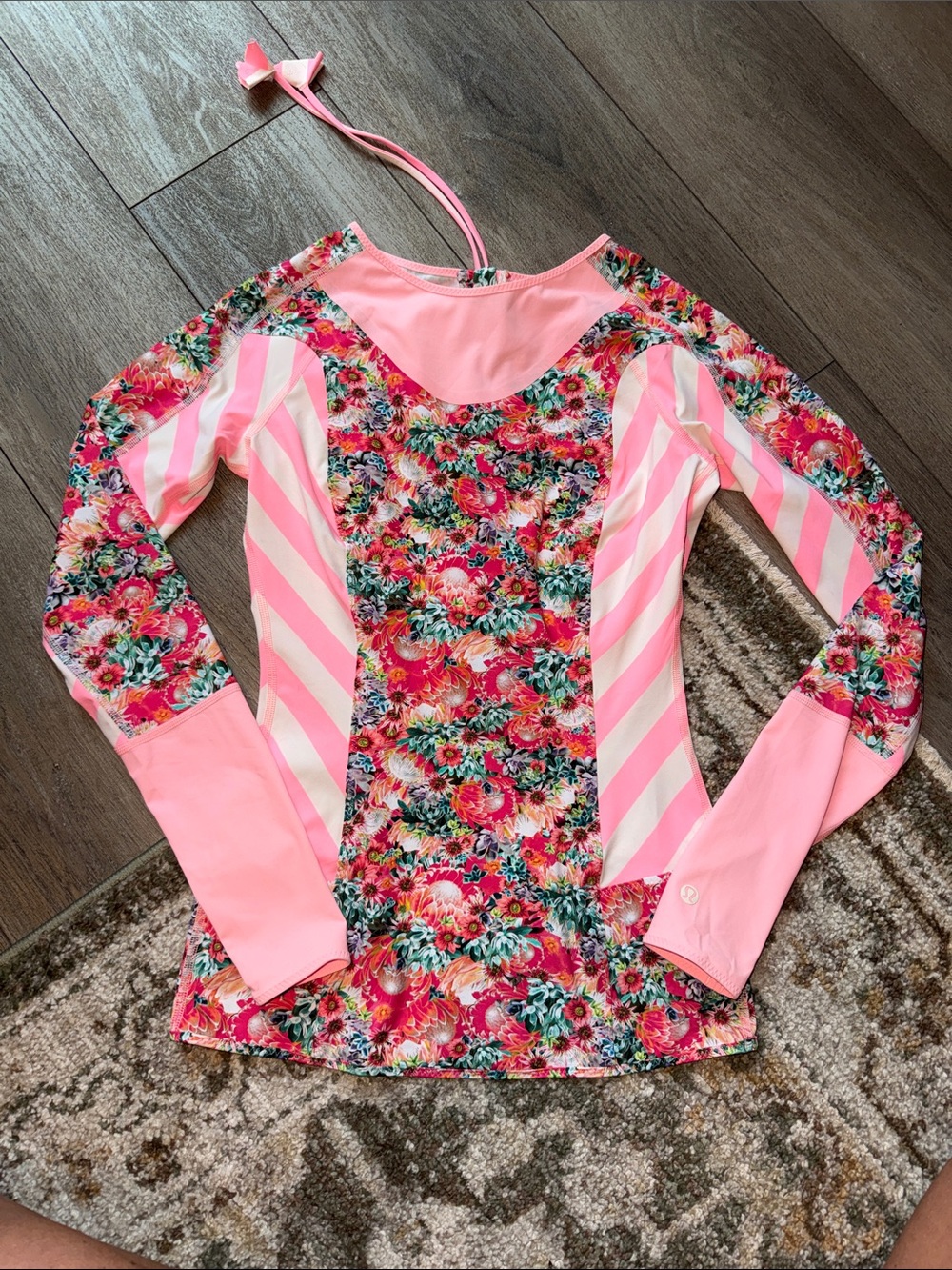 lululemon Floral Pink Long-Sleeve Shanti Surf Rash Guard Guard - Size Small
